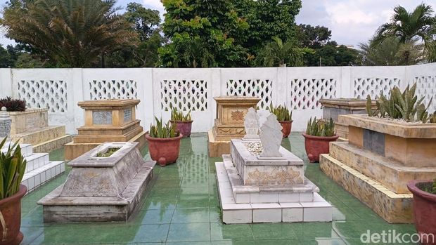 Makam Sultan Deli di Masjid Raya Al Mashun Medan. (Farid Achyadi Siregar/detikSumut)