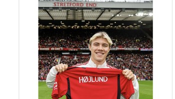 Hojlund belum juga buka puasa di Liga Inggris. 10 laga 0 gol. Duh! Foto: X