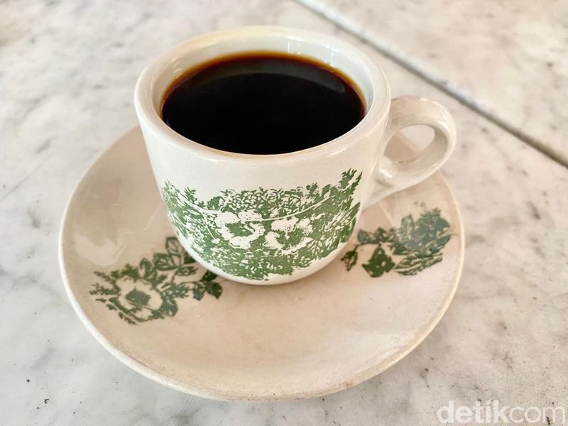 Murah Meriah! Ada Kopi O dan Nasi Lemak ala Medan di Kopitiam Ini