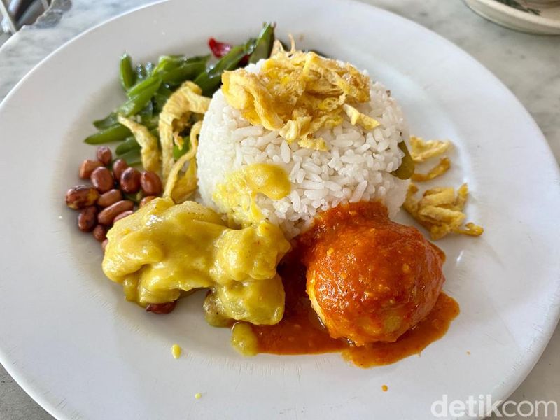 Murah Meriah! Ada Kopi O dan Nasi Lemak ala Medan di Kopitiam Ini