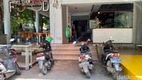Kalau mau ngopi murah dan enak bisa mampir ke Kopitiam Medan yang sudah berdiri sejak sebelas tahun yang lalu. Namanya Kopitiam Medan. Foto: detikFood