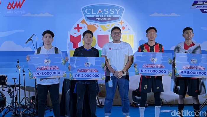 Para pemenang lomba Futsal event Classy Yamaha Youth Festival Medan (Kartika Sari/detikSumut)