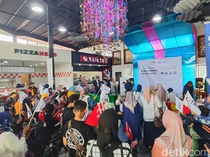 100 Penyandang Disabilitas Bandung Dapat Bantuan Kursi Roda Gratis
