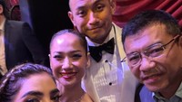 Pada momen resepsi BCL dan Tiko Aryawardhana, terlihat pasangan Anang Hermansyah-Ashanty juga hadir. (Foto: dok. Instagram Ashanty)