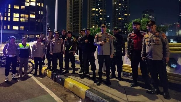 Polsek Setiabudi datangi kumpulan pemuda nongkrong di malam hari