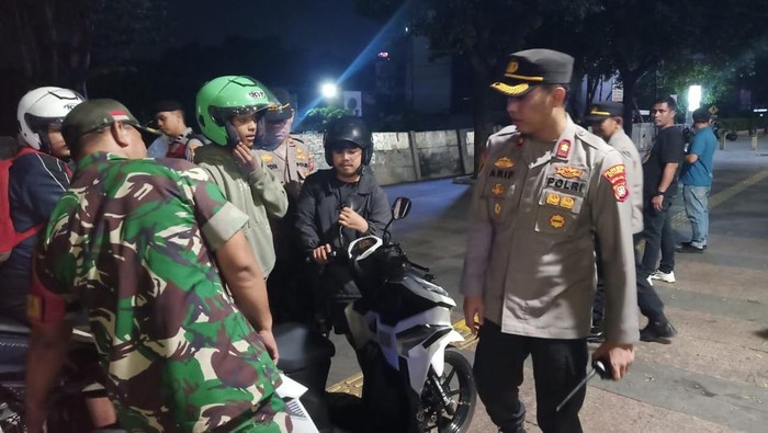 Polsek Setiabudi menggelar patroli skala besar untuk mengantisipasi kejahatan.