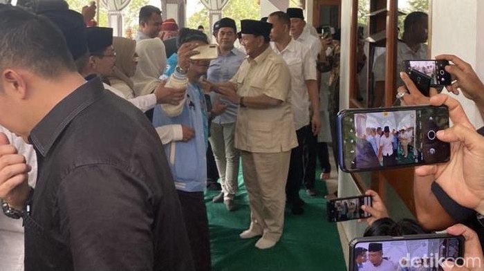 Prabowo silaturahmi ke Abuya Muhtadi (Firda/detikcom).