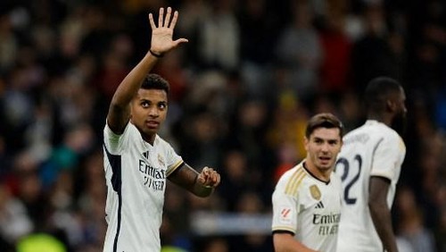 Real Madrids Brazilian forward #11 Rodrygo celebrates after scoring his teams second goal during the Spanish league football match between Real Madrid CF and Granada FC at the Santiago Bernabeu stadium in Madrid on December 1, 2023. (Photo by OSCAR DEL POZO / AFP)