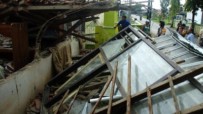Ruang Perpustakaan SDN 02 Dukuwringin Tegal Ambruk