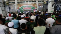 Salat gaib berlangsung di Masjid Al Munawar, Pancoran, Jakarta, Sabtu (2/12/2023).