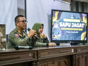Satpol PP Surabaya Dipantau Sapu Jagat, Apa Itu?