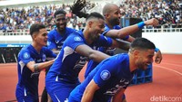 Selebrasi pemain PSIS merayakan gol Carlos Fortes ke gawang PSS Sleman di Stadion Jatidiri Semarang, Minggu (3/12/2023). Foto: Prihatnomo/detikJateng