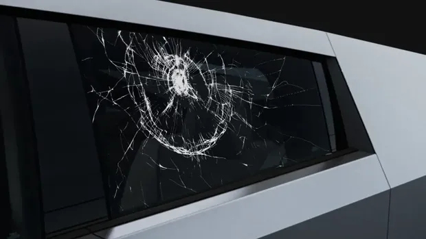Tesla Jual Stiker Kaca Pecah Cybertruck, Uniknya Malah Ludes Terjual!