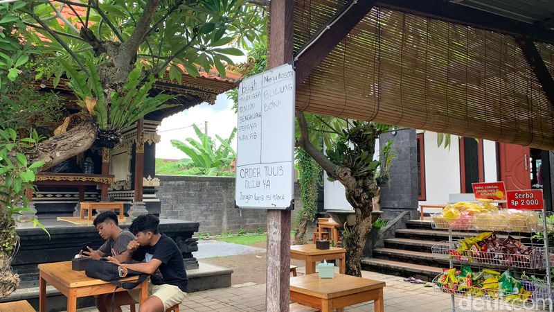 Tipat cantok mi di Warung Dot Lalah. (Siti Mu'amalah)