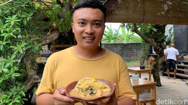 Tipat cantok mi di Warung Dot Lalah. (Siti Mu'amalah)