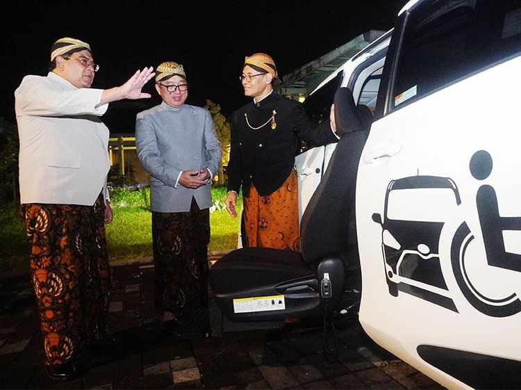 Toyota Indonesia Donasikan Sienta Welcab Disability ke RS Soeharso