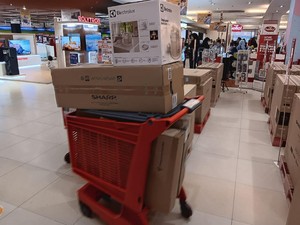 Rutin ke Transmart Full Day Sale, Pelanggan Ini Borong AC dan Rice Cooker