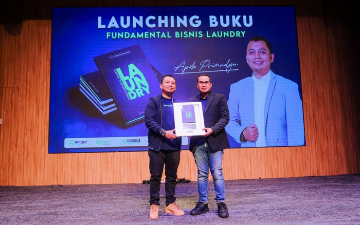 Wakil Wali Kota Tangerang Selatan Pilar Saga Ichsan menghadiri Launching Buku Fundamental Bisnis Laundry Karya Apik Primadya di Hotel Trembesi, BSD Serpong, (2/12).