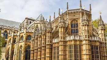 Di 1933, kerangka dua anak laki-laki ditemukan di Westminster Abbey, di mana mereka dikuburkan kembali tahun 1674 dan ditempatkan di Kapel Henry VII di Biara. Tulang belulang ini diyakini milik dua pangeran yang dibunuh di Menara London pada abad ke-15. Raja Inggris, Edward V dan saudaranya, Richard dari Shrewsbury, dikenal sebagai The Princes in the Tower karena mereka dibunuh di Menara London pada abad ke-15. Dikatakan bahwa mereka dibunuh oleh Gloucester agar ia dapat mempertahankan kekuasaannya. Tahun 1674, dua kerangka dari dua anak laki-laki, yang satu berusia sekitar 10 tahun dan yang lainnya berusia sekitar 13 tahun, ditemukan, dan kedua sisa-sisa jasad tersebut secara luas diyakini sebagai The Princes in the Tower. (Foto: knowninsiders)