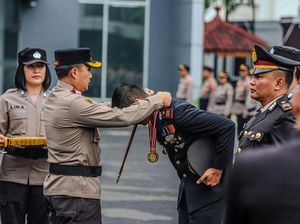 8 Perwira di Polrestabes Surabaya Dapat Penghargaan Anggota Berprestasi