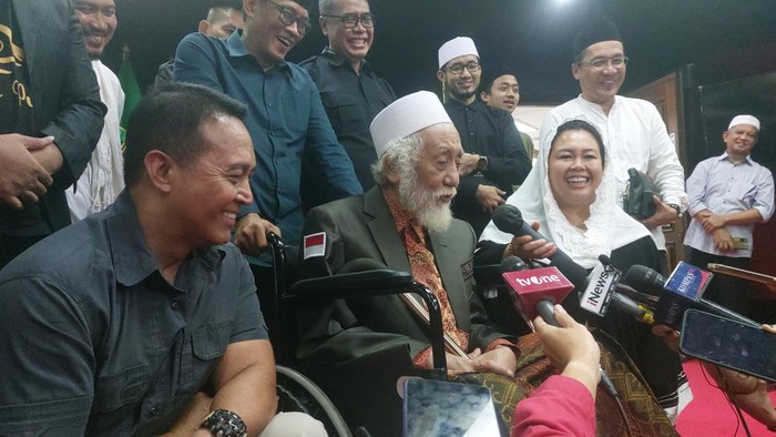 Abuya Muhtadi nyatakan dukungan ke Ganjar-Mahfud (Sholihin/detikcom)