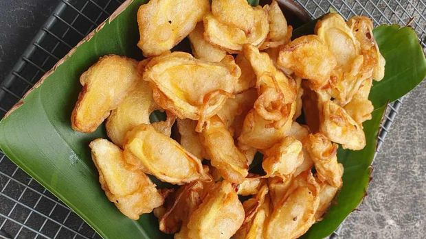 Ada Staples di Dalam Gorengan, Lidah Anak Ini Terluka