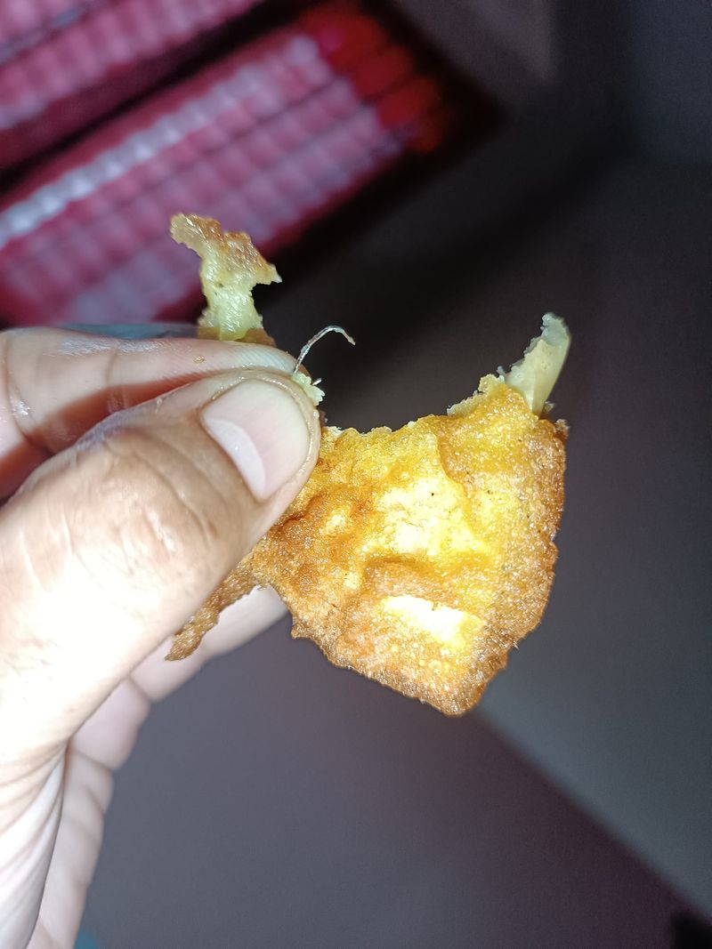 Ada Staples di Dalam Gorengan, Lidah Anak Ini Terluka