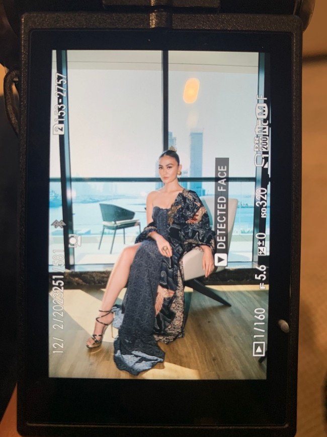 Agnez Mo hadir sebagai salah satu penyanyi yang tampil di panggung pertemuan yang membahas masalah perubahan iklim dunia itu. Di hadapan para kepala negara termasuk Presiden RI Joko Widodo, ia dan beberapa penyanyi dari negara lain melantunkan lagu ‘Lasting Legacy’ yang diciptakan khusus untuk perhelatan tersebut. Foto: Dok. Era Soekamto