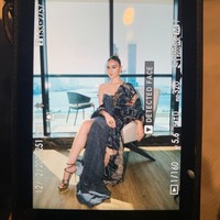 Agnez Mo hadir sebagai salah satu penyanyi yang tampil di panggung pertemuan yang membahas masalah perubahan iklim dunia itu. Di hadapan para kepala negara termasuk Presiden RI Joko Widodo, ia dan beberapa penyanyi dari negara lain melantunkan lagu ‘Lasting Legacy’ yang diciptakan khusus untuk perhelatan tersebut. Foto: Dok. Era Soekamto