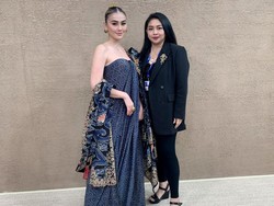 Foto: Agnez Mo Anggun & Ultramodern Pakai Batik Pohon Hayat di COP28 Dubai