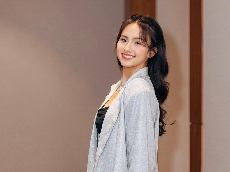 Gaya Makan Angie Marcheria Diungkap: Suka Duduk Bersila