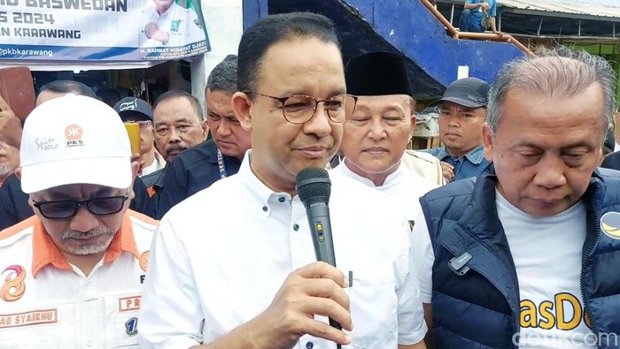 Anies Baswedan di Pasar Baru Karawang