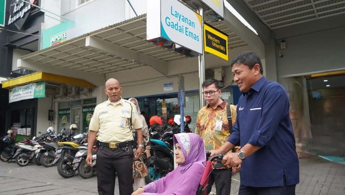 BSI Perkuat Layanan Inklusif Lewat Cabang Ramah Disabilitas BSI melengkapi infrastruktur ramah disabilitas pada 16 cabang di Indonesia. Seperti jalur landai (rampa), toilet, area parkir, dan ruang tunggu khusus.