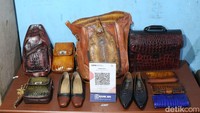Dengan modal rintis awal Rp 5 juta, Sakur kini bisa membuat berbagai macam kerajinan kulit buaya seperti, tali jam, dompet handphone, ikat pinggang, dompet, tas, jaket, hingga sepatu.