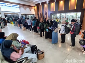 Rel Kena Longsor, Penumpang KA Ramai-ramai Batalkan Tiket di Purwokerto