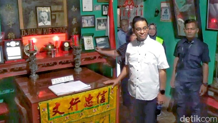 Calon Presiden dari Koalisi Perubahan Untuk Persatuan Anies Rasyid Baswedan saat berkampanye di rumah singgah Soekarno-Hatta, Rengasdengklok, Karawang