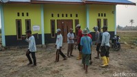 Fidayat Rahman merupakan ketua kelompok tani Barokah Sayur di Kampung Isano Mbias. Kelompok ini terdiri dari 10 anggota petani.