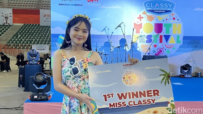 Charisma Aura terpilih sebagai Miss Classy 2023. (Kartika Sari/detikSumut)