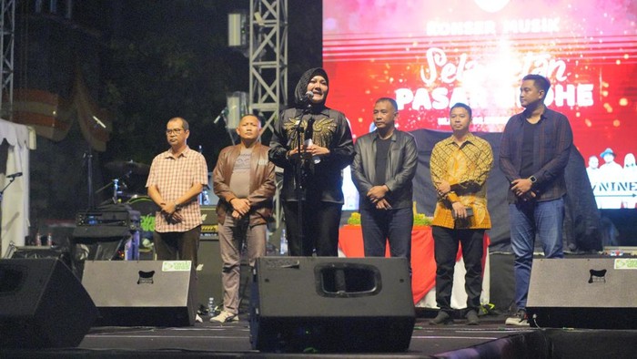 Dinas Koperasi Usaha Kecil Menengah dan Perdagangan (DKUKMP) Pemerintah Kabupaten (Pemkab) Klaten menggelar konser musik.