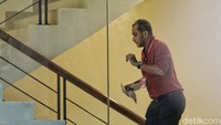 Wakil Ketua KPK Alexander Marwata sebelumnya mengatakan kasus dugaan gratifikasi dengan terlapor Wakil Menteri Hukum dan HAM (Wamenkumham) Edward Omar Sharif Hiariej atau Eddy Hiariej sudah naik ke tahap penyidikan. Ada 4 tersangka dalam kasus ini.  