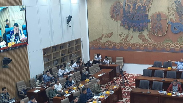 Erick Thohir dalam Rapat dengan Komisi VI