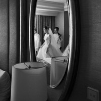 Aktris dan penyanyi Bunga Citra Lestari bak putri raja pada hari bahagianya. Di resepsi pernikahannya dengan Tiko Aryawardhana di Bali, pada Sabtu (2/12/2023), BCL memesona dalam balutan gaun rancangan Yogie Pratama. (Foto: Instagram)