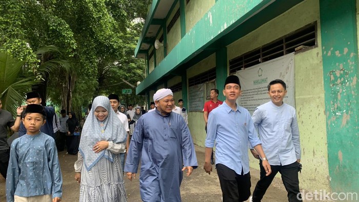 Gibran Rakabuming Raka mengunjungi Pondok Pesantren (Ponpes) Asshiddiqiyah 2 di Tangerang. (Mulia Budi/detikcom).