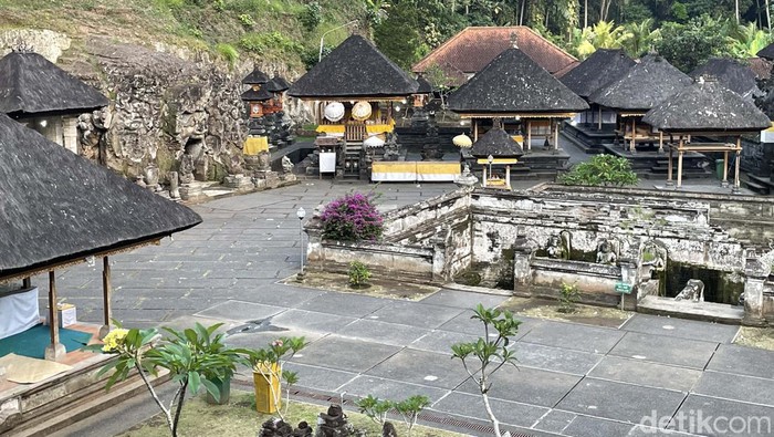 Goa Gajah menjadi destinasi yang fenomenal dengan kerukunan dua agama, khususnya untuk agama Hindu dan Buddha di Bali. Begini potretnya.