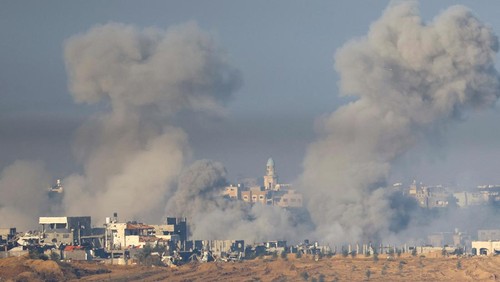 Smoke from an explosion rises in Gaza, after a temporary truce between Israel and the Palestinian Islamist group Hamas expired, as seen from southern Israel, December 3, 2023. REUTERS/Alexander Ermochenko