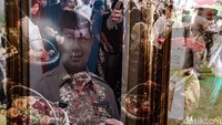 Semasa hidupnya, purnawirawan bintang 3 TNI ini pernah menjabat sebagai Danjen Kopassus, Danpaspampres, Pangdam III/Siliwangi, sampai Kepala BNPB. 