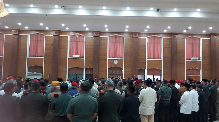 Jenazah Doni Monardo disalatkan di Mako Kopassus (Dwi/detikcom)
