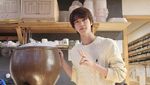 Senang Masak, Jin BTS Coba Bikin Arak dan Sajikan Daging Babi