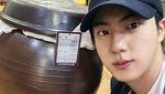 Senang Masak, Jin BTS Coba Bikin Arak dan Sajikan Daging Babi