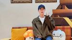 Senang Masak, Jin BTS Coba Bikin Arak dan Sajikan Daging Babi